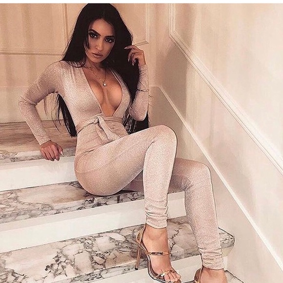 “Sparkle” ✨ V-Neck Romper - Picture 3 of 7